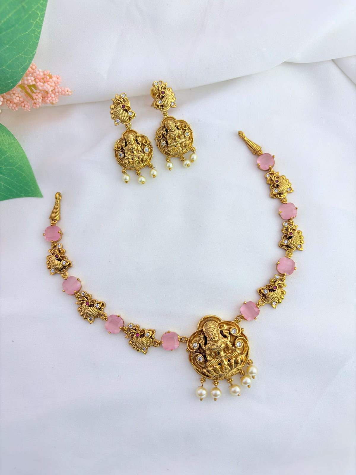 Traditional lakshmi pendant neckset with matching earrings