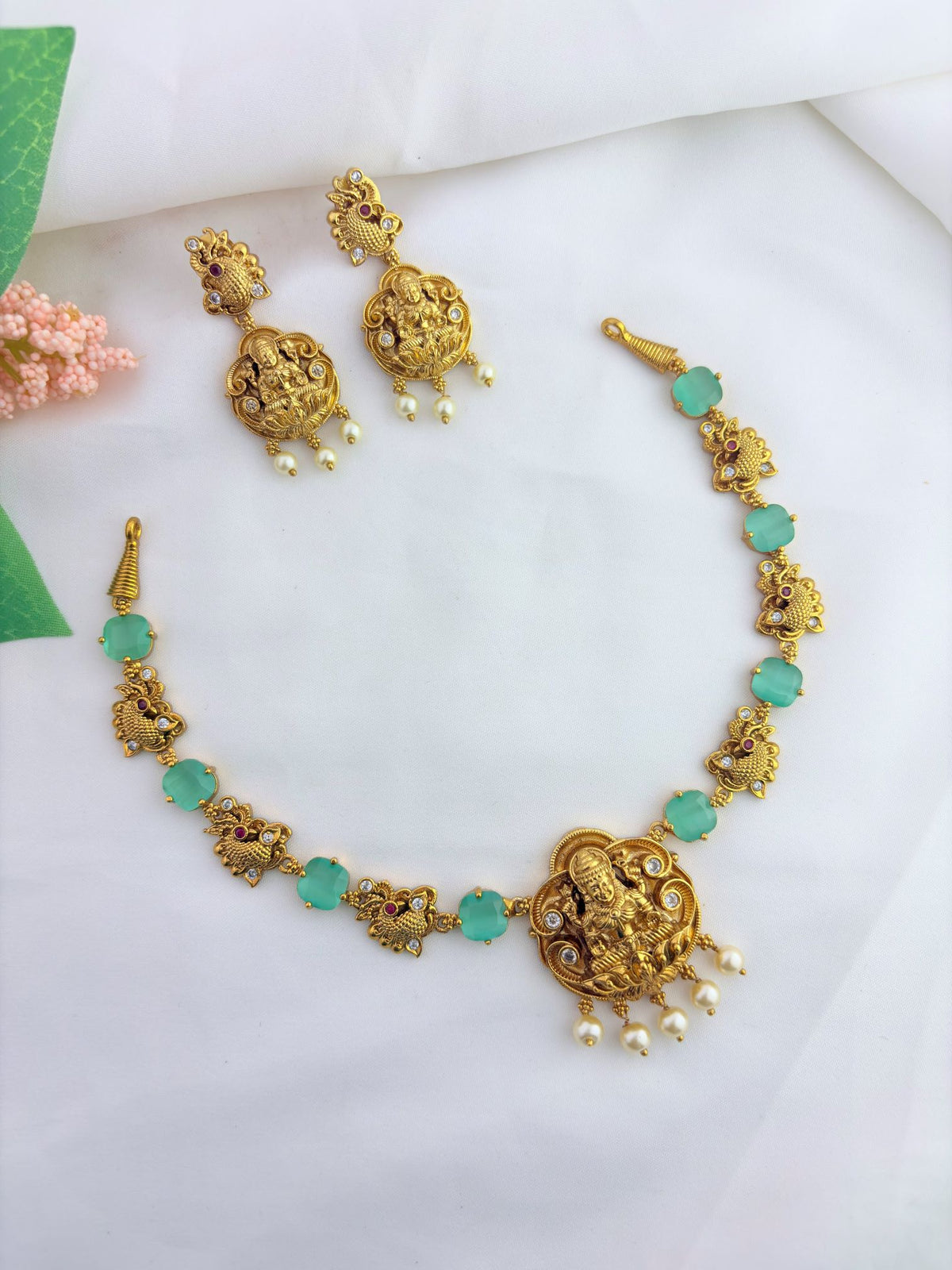 Traditional lakshmi pendant neckset with matching earrings