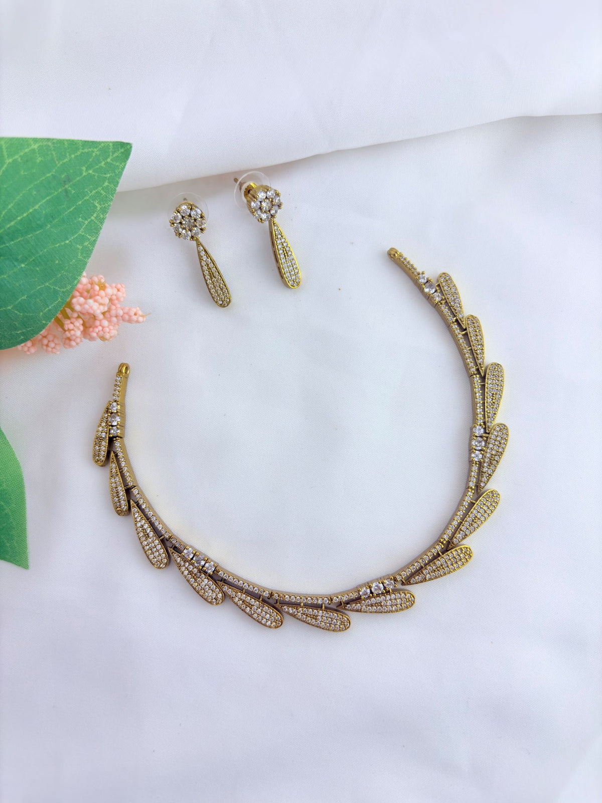 Premium antique finish AD neckset with matching earrings