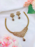 Classic matte finish necklace that blends tradition with modern style
