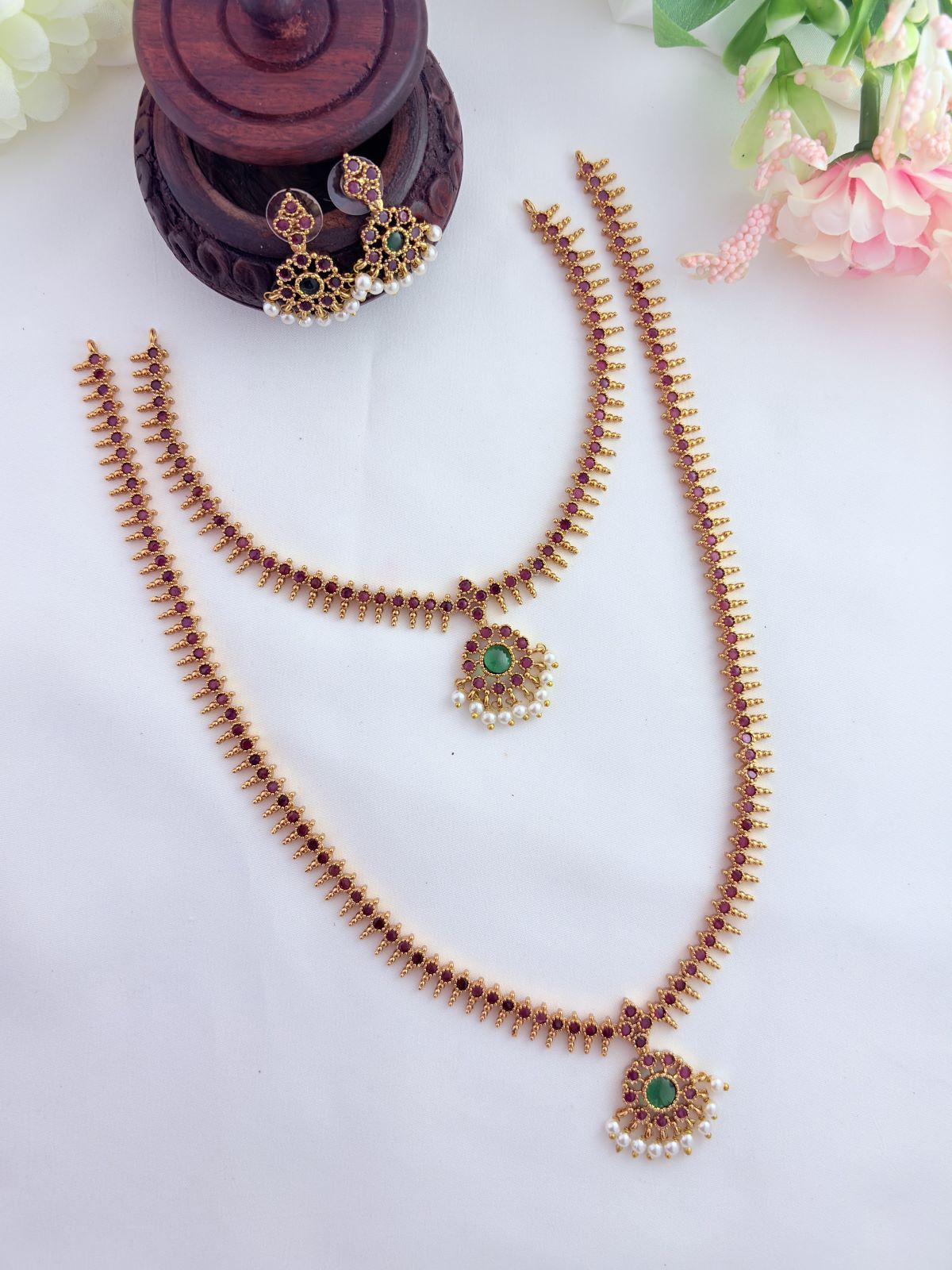 Traditional Combo set with rich heritage-inspired finish