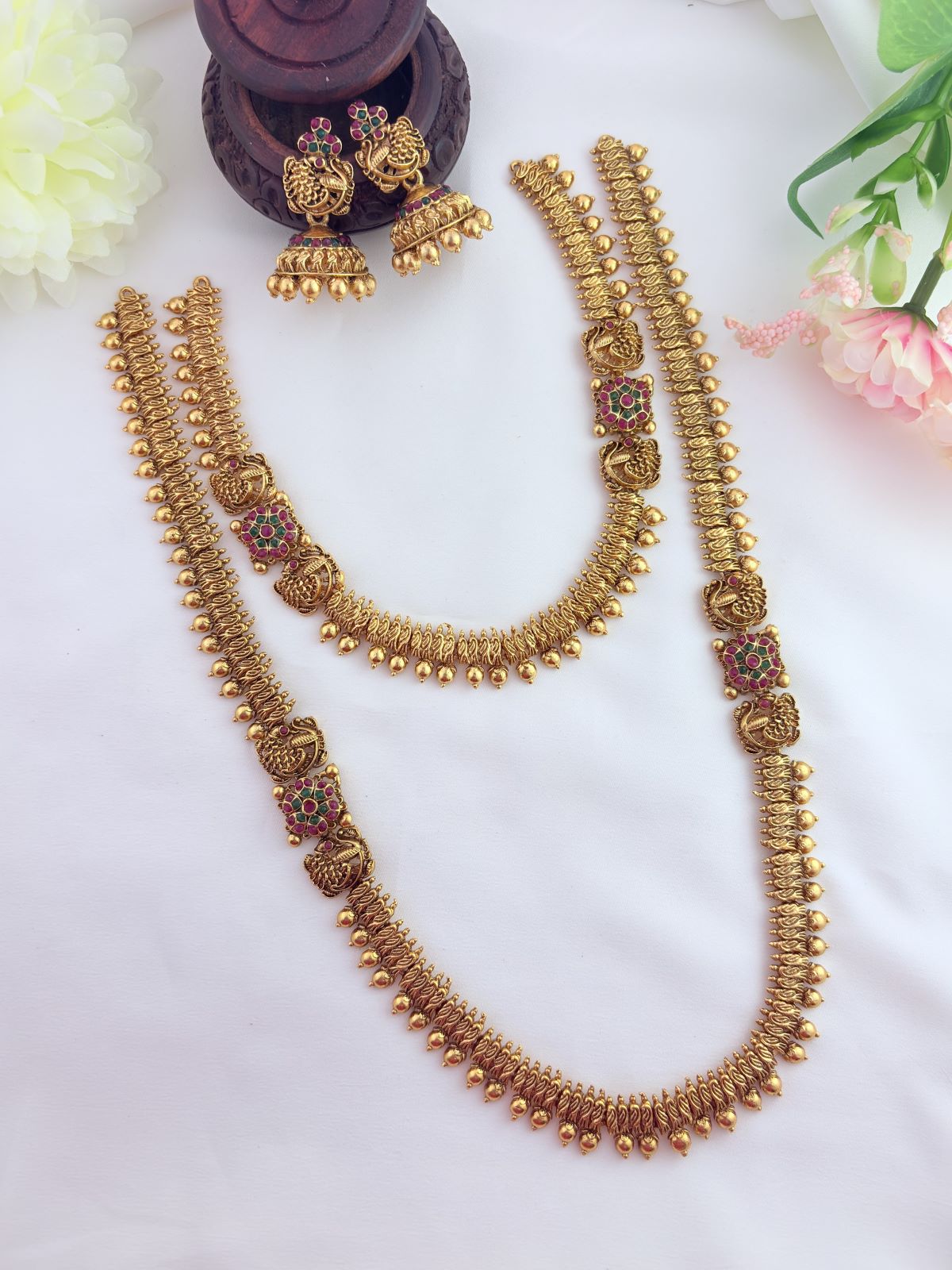Traditional mugappu pattern combo set in matte finish with matching jhumka
