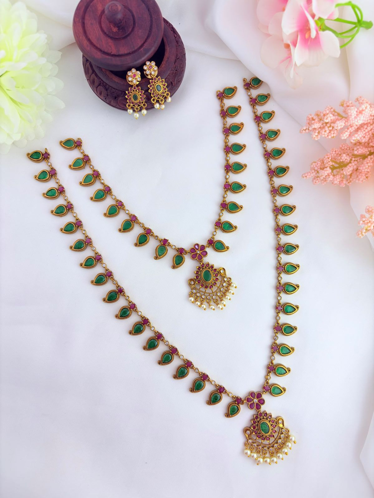 Premium matte finish palak combo set and earrings adorned with pearl drops