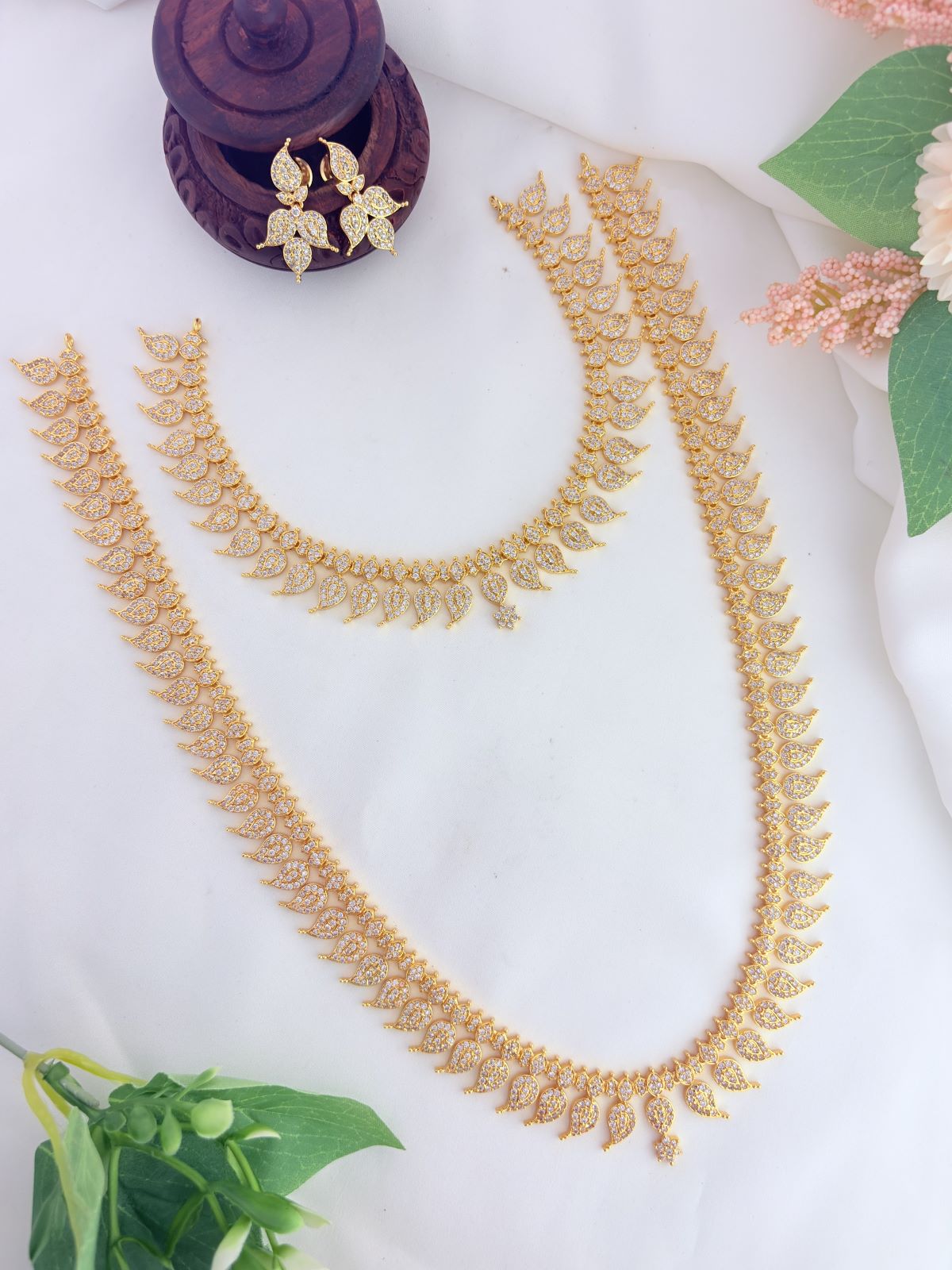 Elegant matte finish mango pattern combo set beautifully designed for a timeless ethnic look