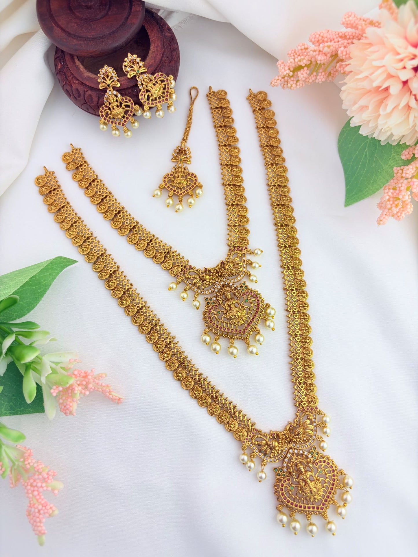Traditional Kaasu Mala Pattern Combo Set with matching earrings and tikka