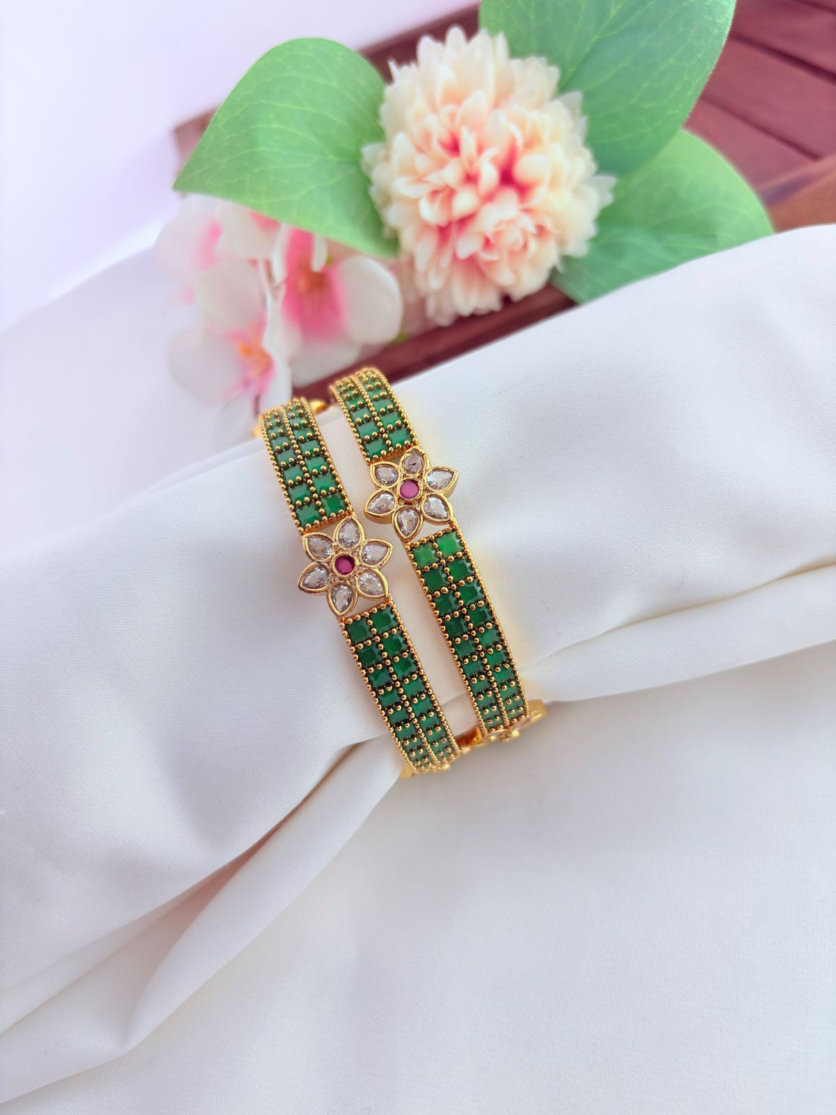 Elegant AD stone bangles featuring brilliant craftmanship for a luxurious ethnic look