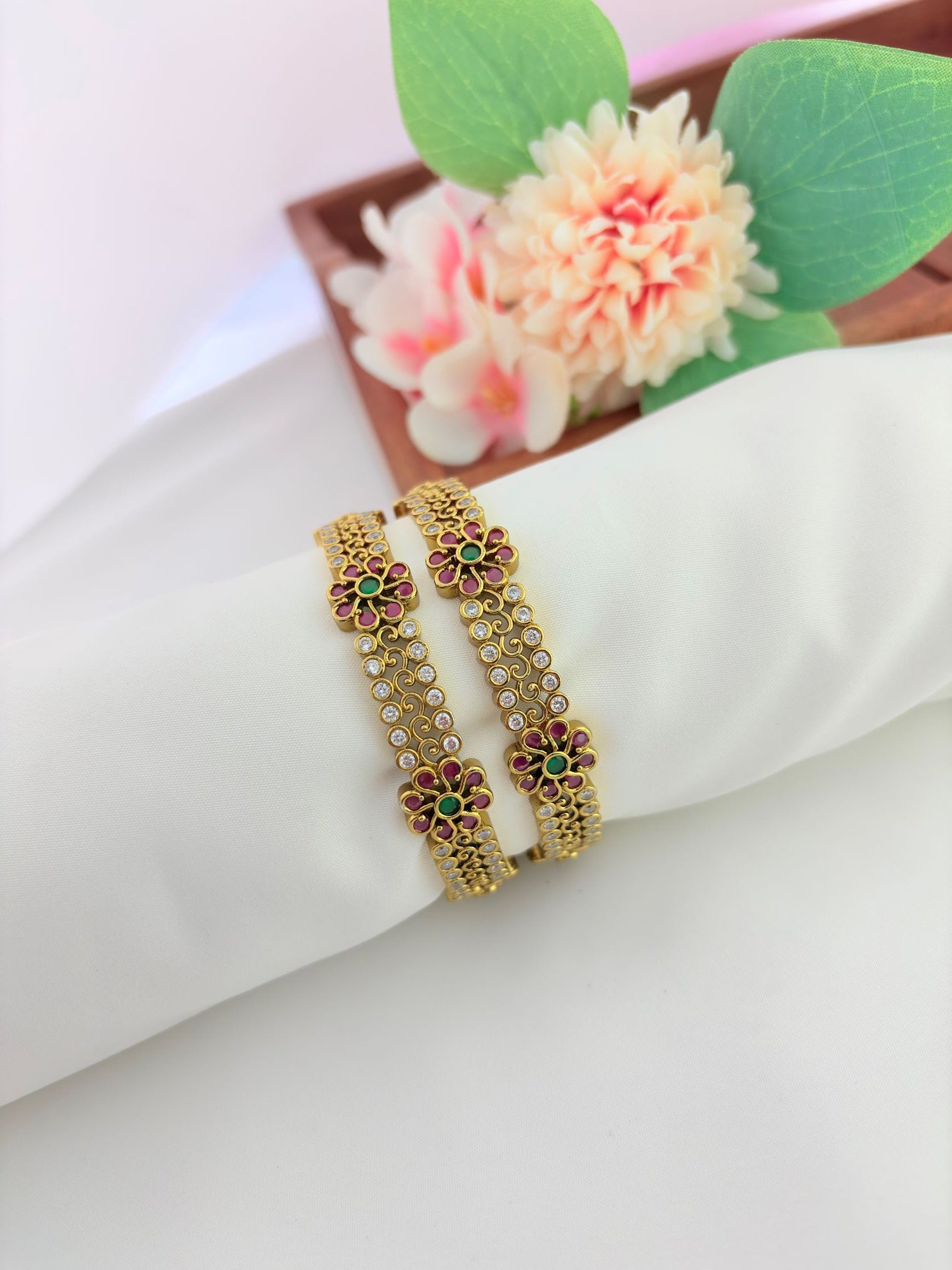 Elegant floral design with Ruby and emerald stones for a royal look