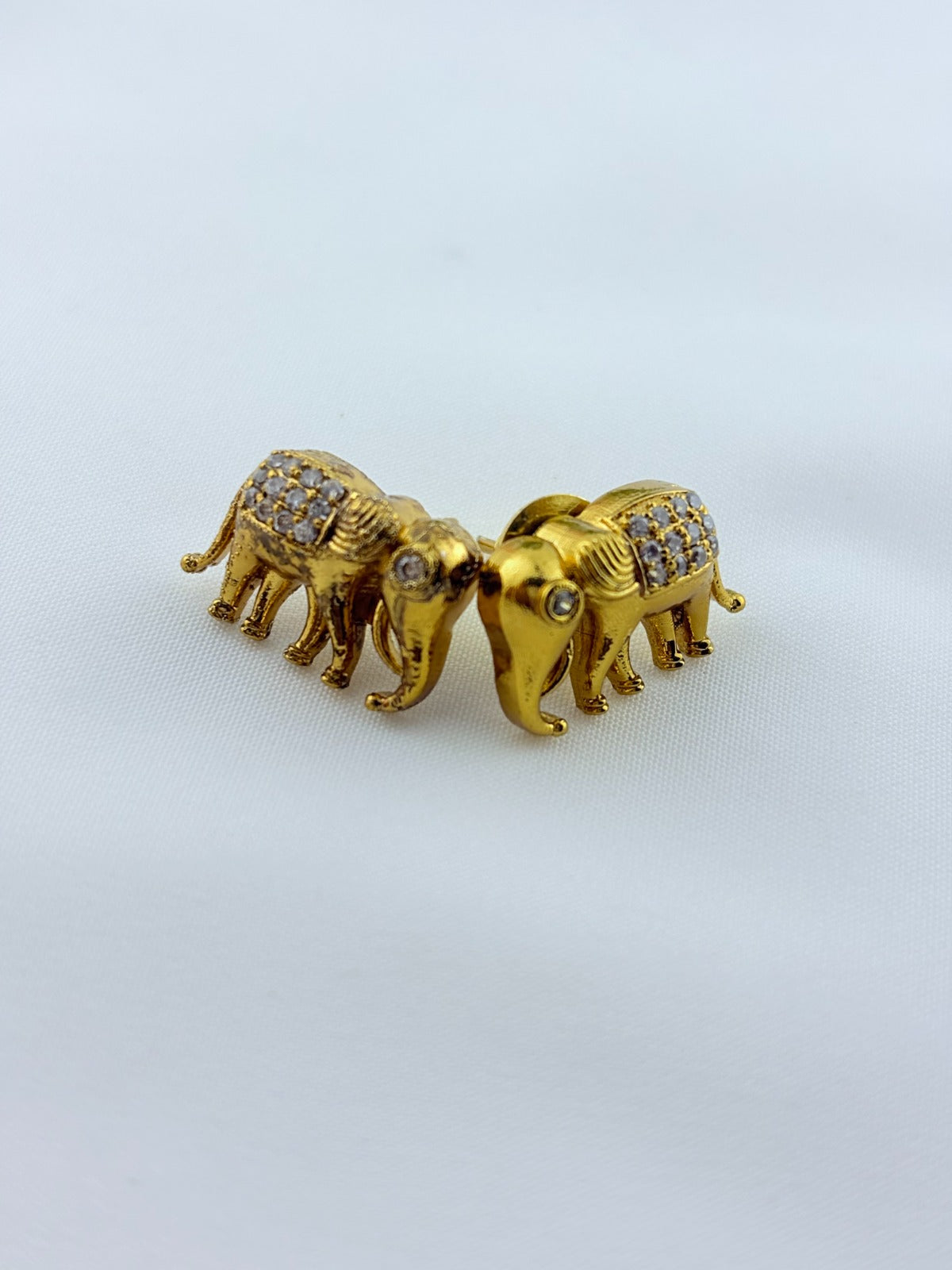 Premium matte finish Elephant motif necklace adorned with pearl drops