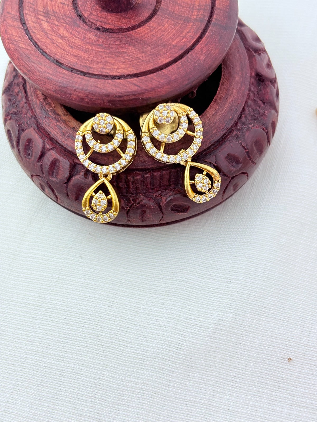 Delicate design premium matte finish AD combo set with matching earrings