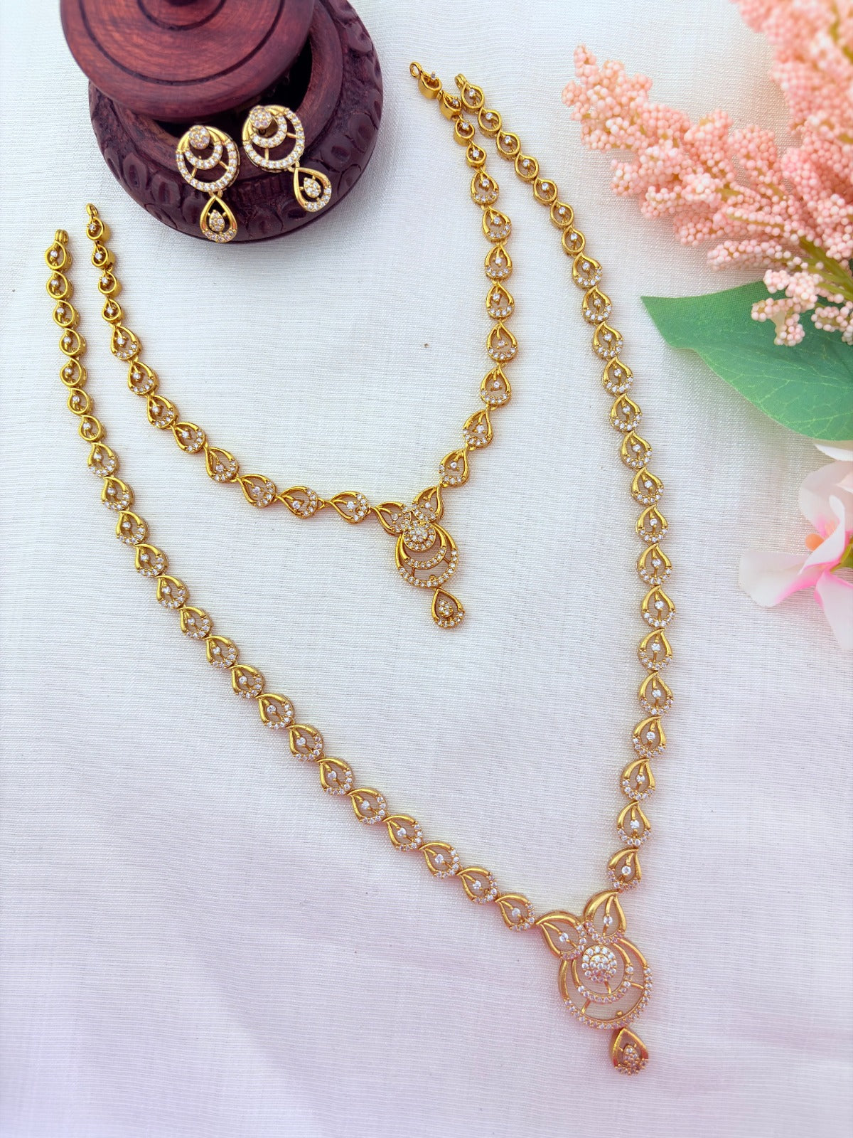 Delicate design premium matte finish AD combo set with matching earrings