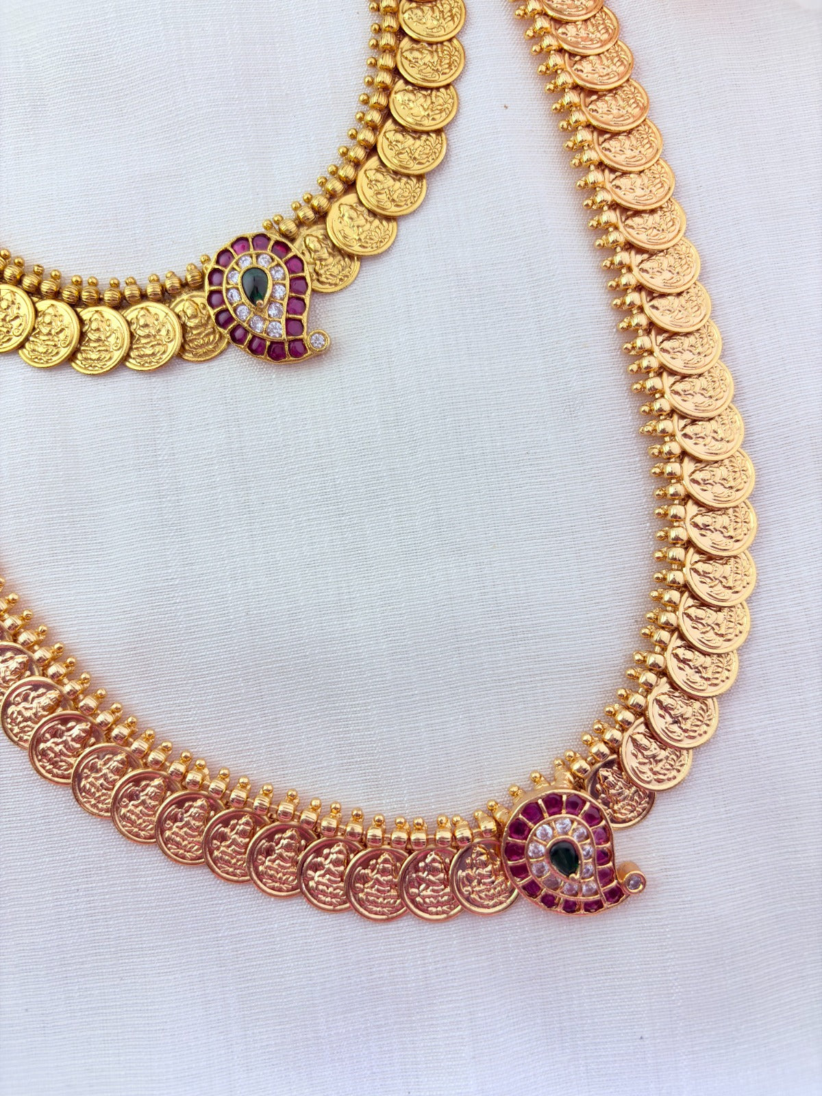 Classic mango motif combined with kaasu maalai pattern and matching earrings - Crafted with AD stones