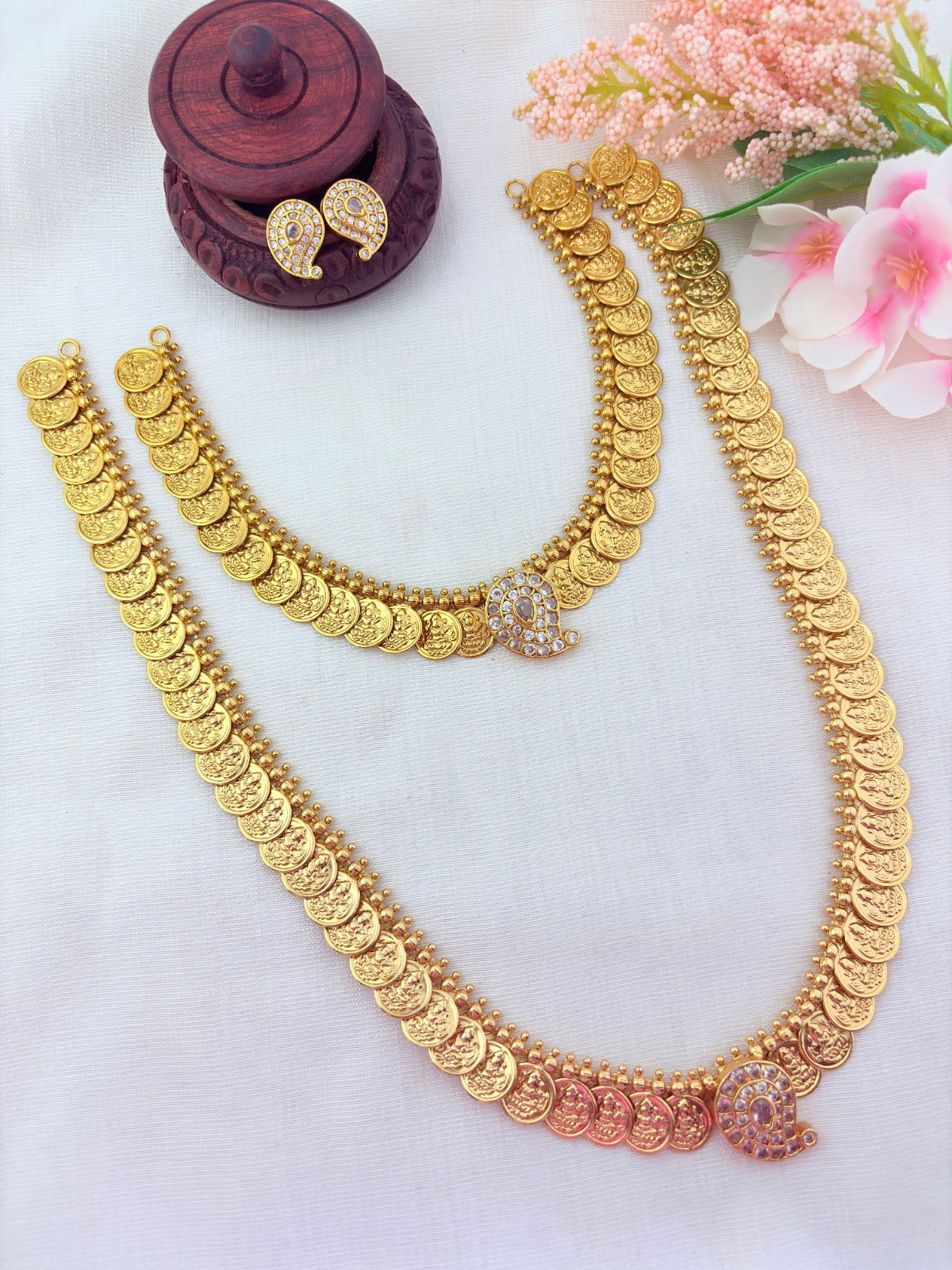 Classic mango motif combined with kaasu maalai pattern and matching earrings - Crafted with AD stones