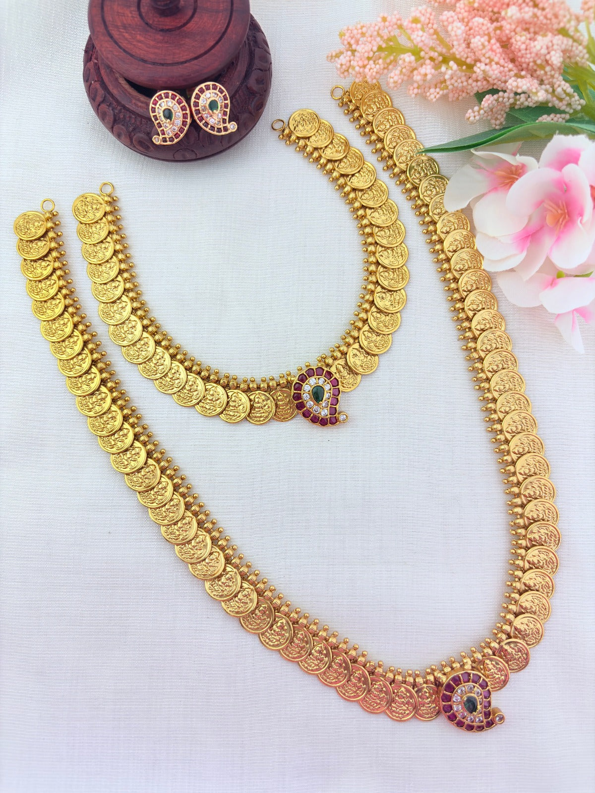Classic mango motif combined with kaasu maalai pattern and matching earrings - Crafted with AD stones