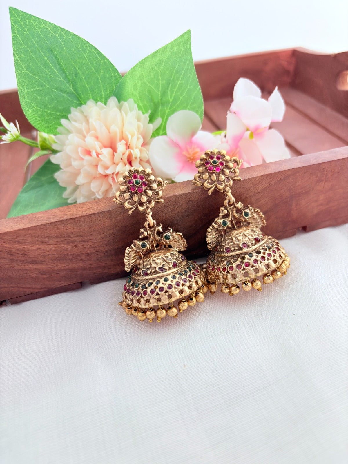 Matte finish jhumkha beautifully crafted with classic stones and golden beads