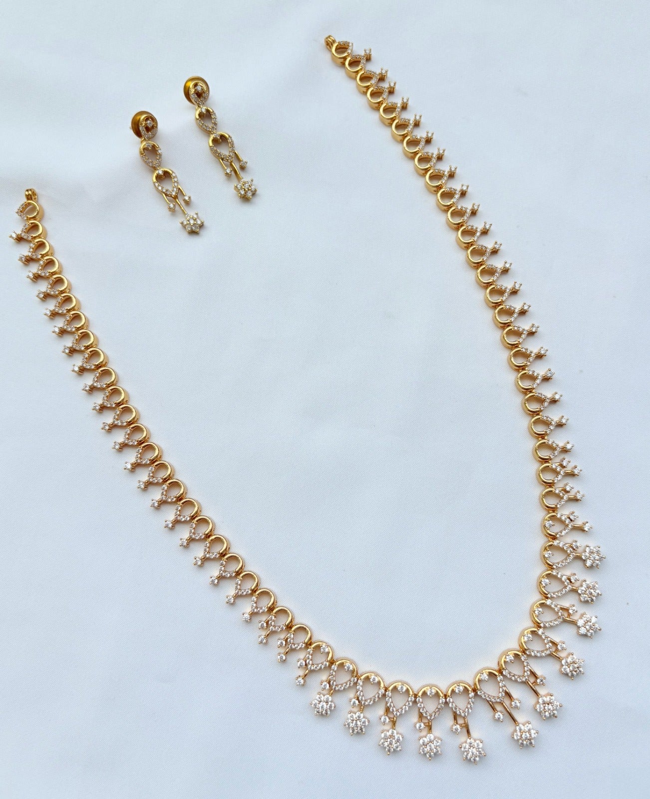 Elegant mate finish stylish pattern AD haram with matching earrings