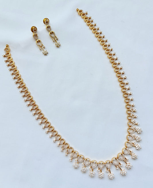 Elegant mate finish stylish pattern AD haram with matching earrings