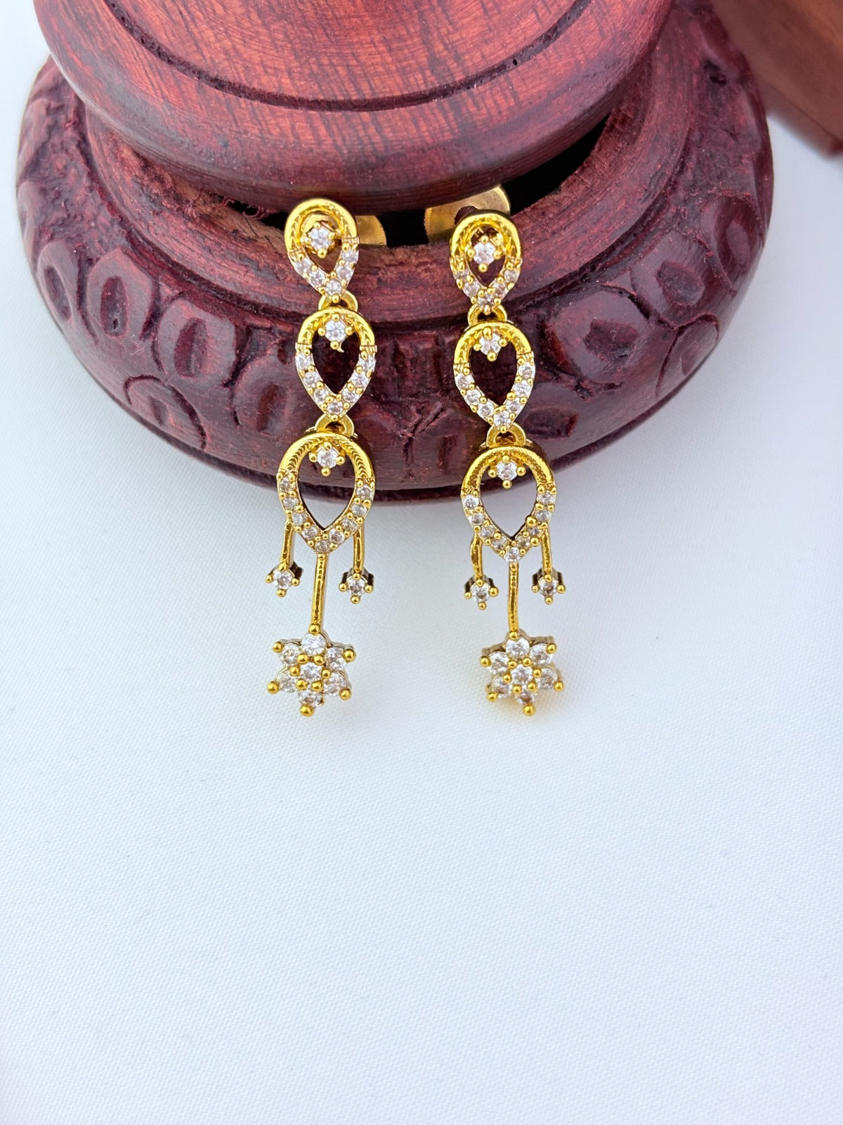 Elegant mate finish stylish pattern AD haram with matching earrings
