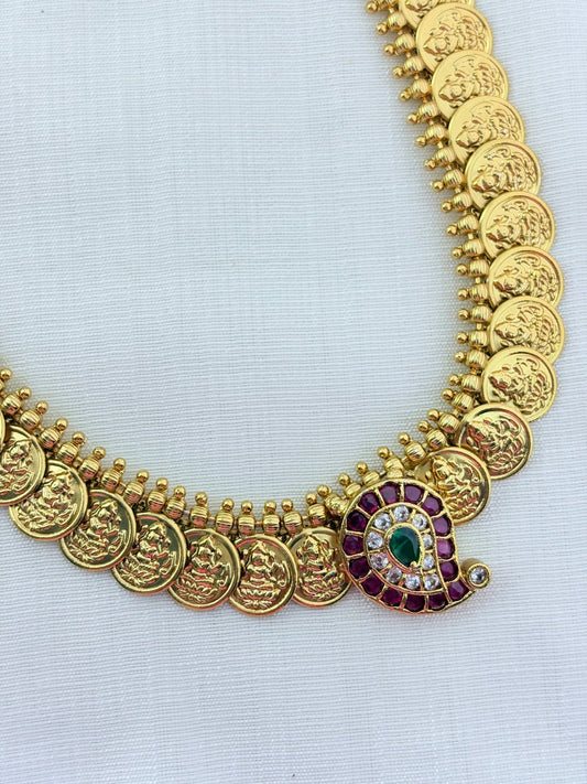 Classic mango motif combined with kaasu maalai pattern and matching earrings - Crafted with AD stones