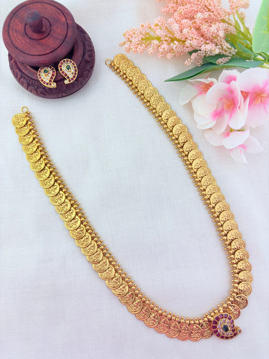 Classic mango motif combined with kaasu maalai pattern and matching earrings - Crafted with AD stones