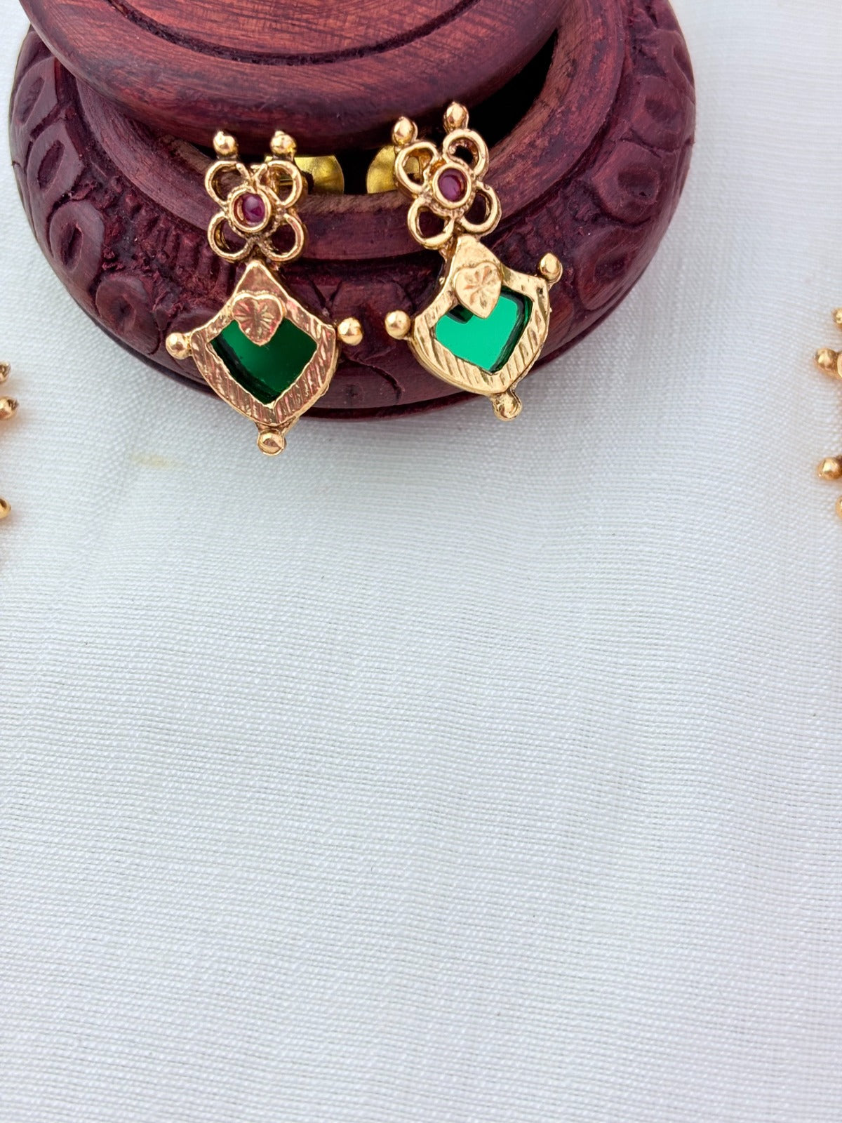 Matte finish palak design haram with matching earrings