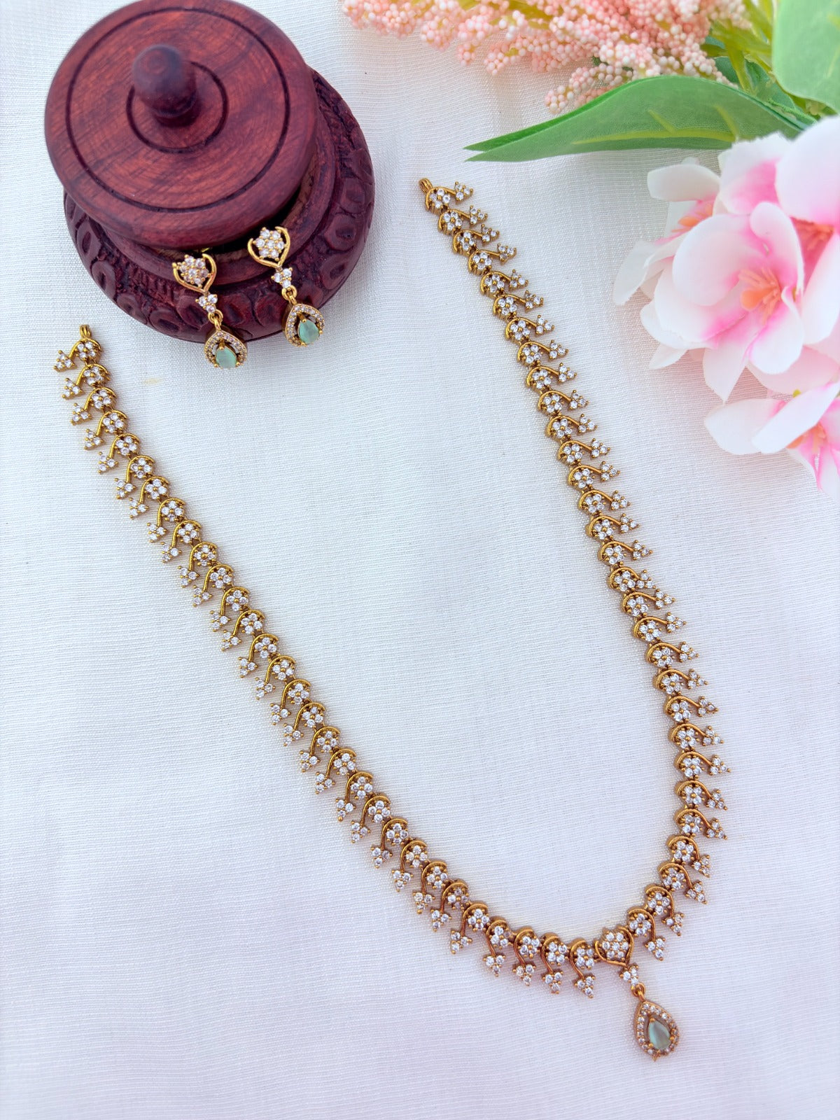 Elegant AD haram crafted with rich matte finish - Latest design