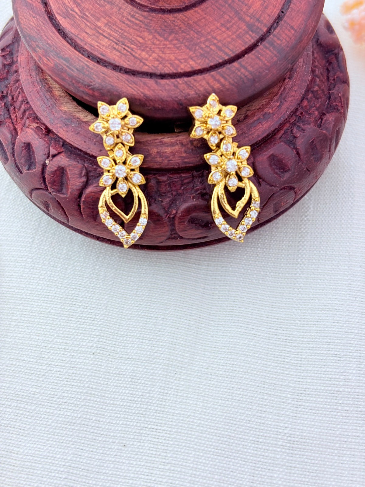Elegant floral and leaf pattern premium AD matte finish haram with matching earrings