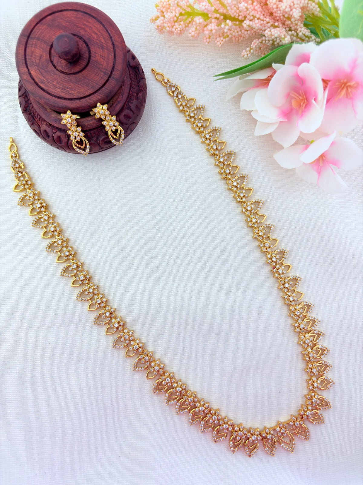 Elegant floral and leaf pattern premium AD matte finish haram with matching earrings