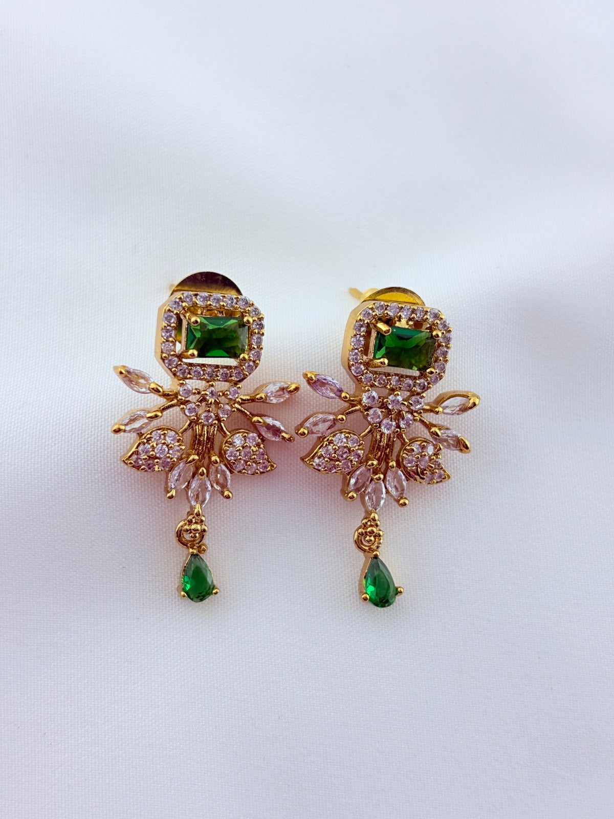 Premium matte finish neckset beautifully designed with pearls and stones