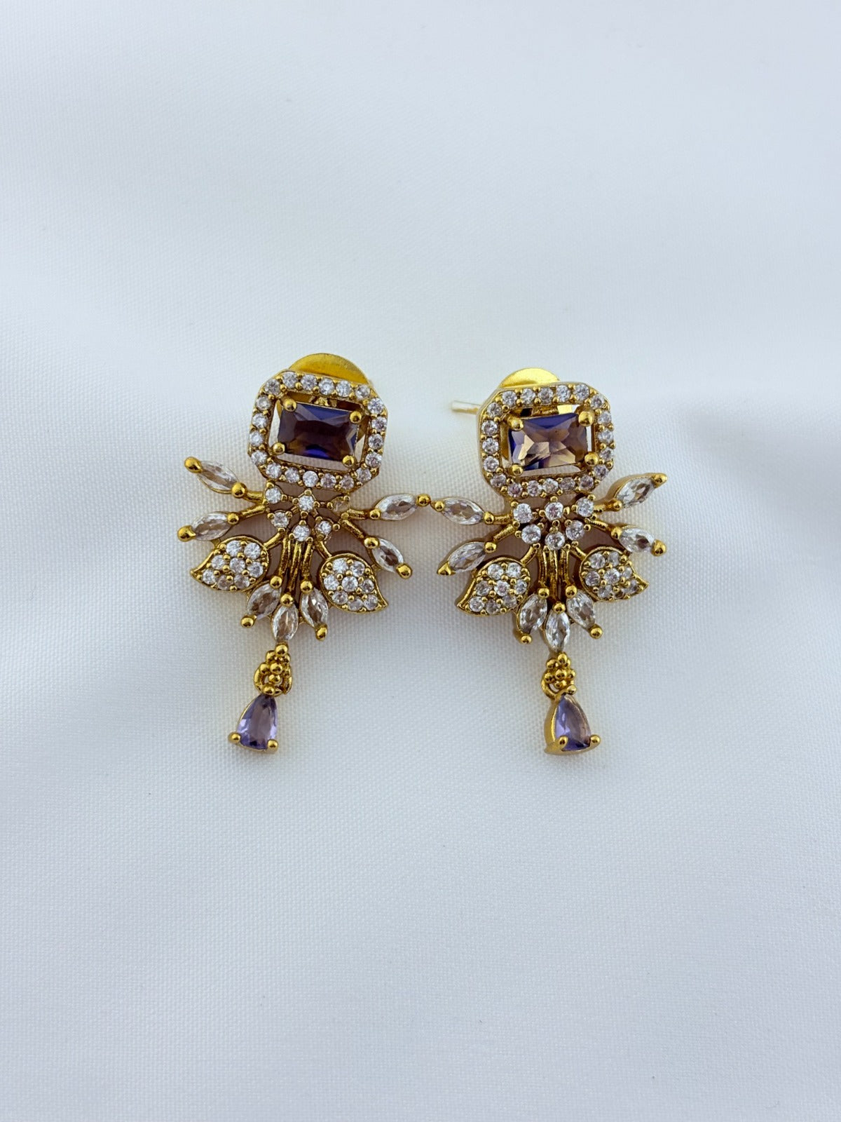 Premium matte finish neckset beautifully designed with pearls and stones