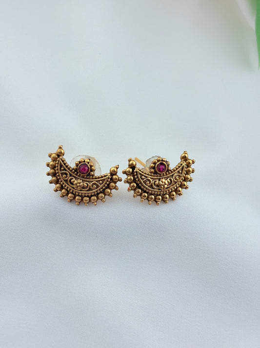 Half moon shaped Matte finish necklace set paired with matching earrings