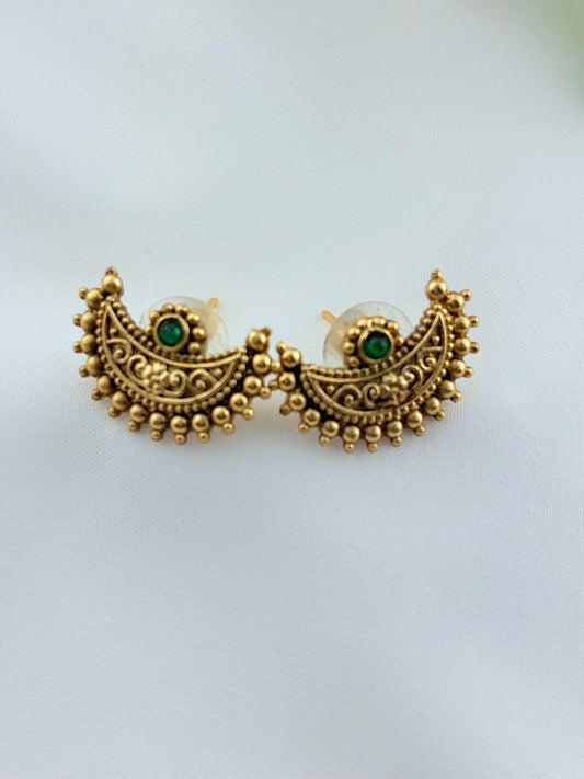 Half moon shaped Matte finish necklace set paired with matching earrings