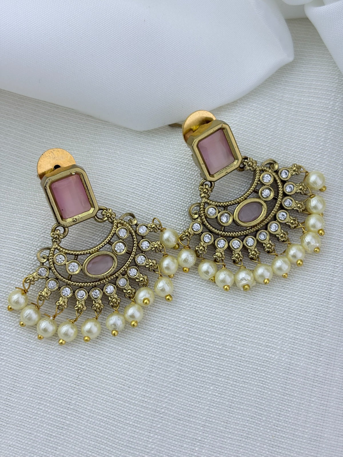 Traditional elegance added to a modern trendy style - Premium matte finish necklace and earrings adorned with classic stones and pearls