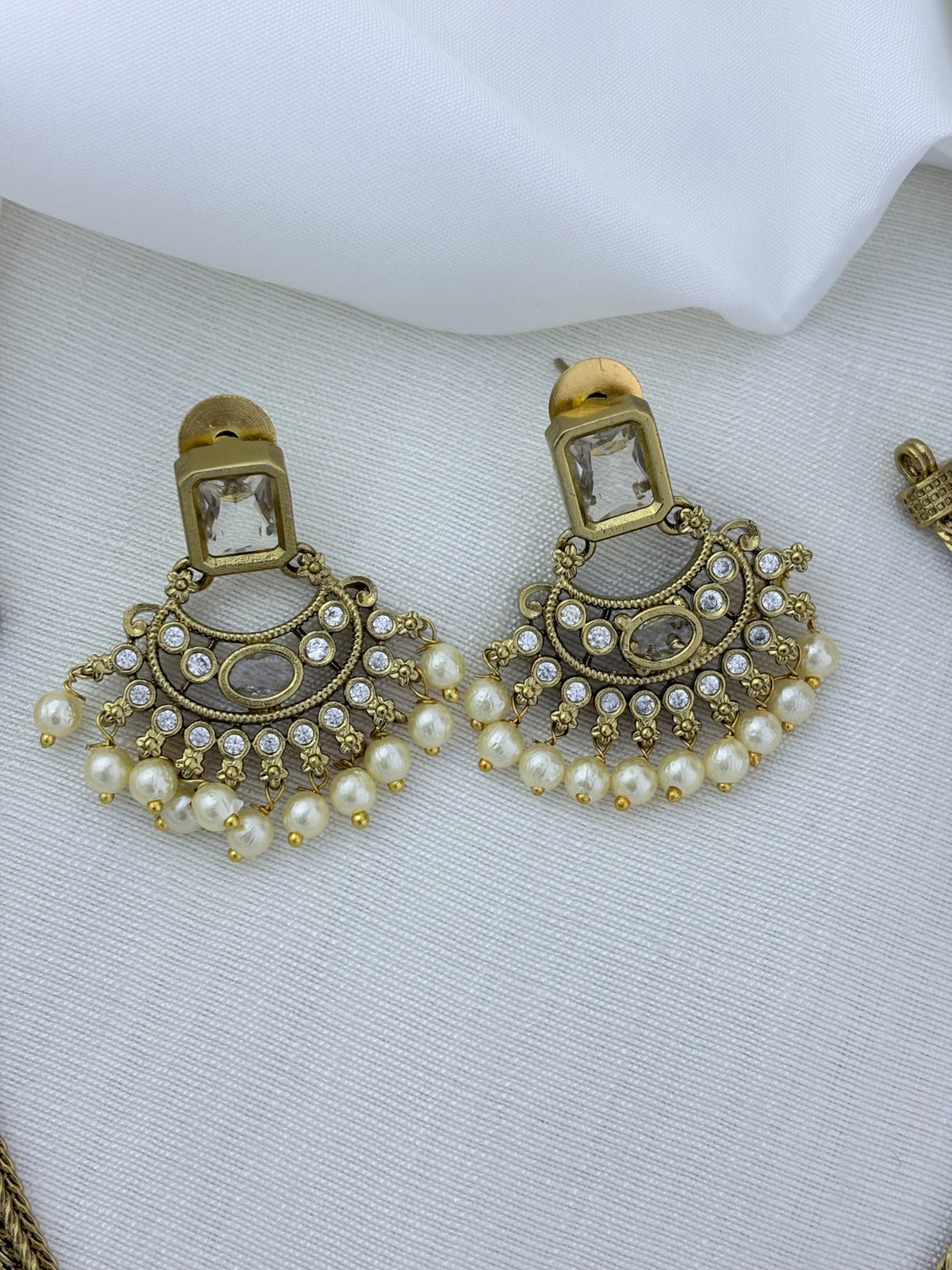 Traditional elegance added to a modern trendy style - Premium matte finish necklace and earrings adorned with classic stones and pearls