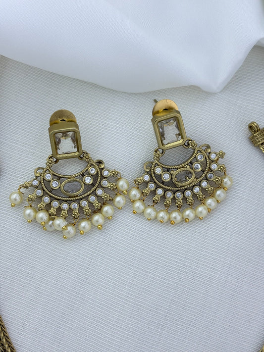 Traditional elegance added to a modern trendy style - Premium matte finish necklace and earrings adorned with classic stones and pearls