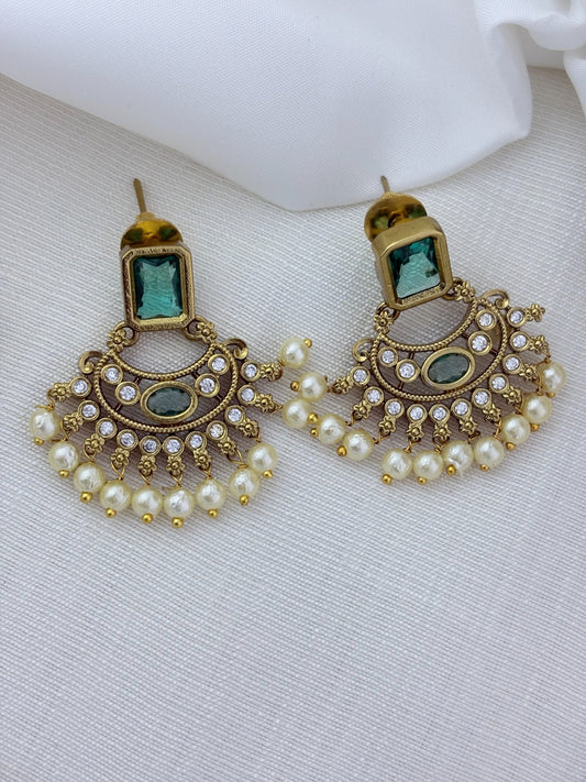 Traditional elegance added to a modern trendy style - Premium matte finish necklace and earrings adorned with classic stones and pearls