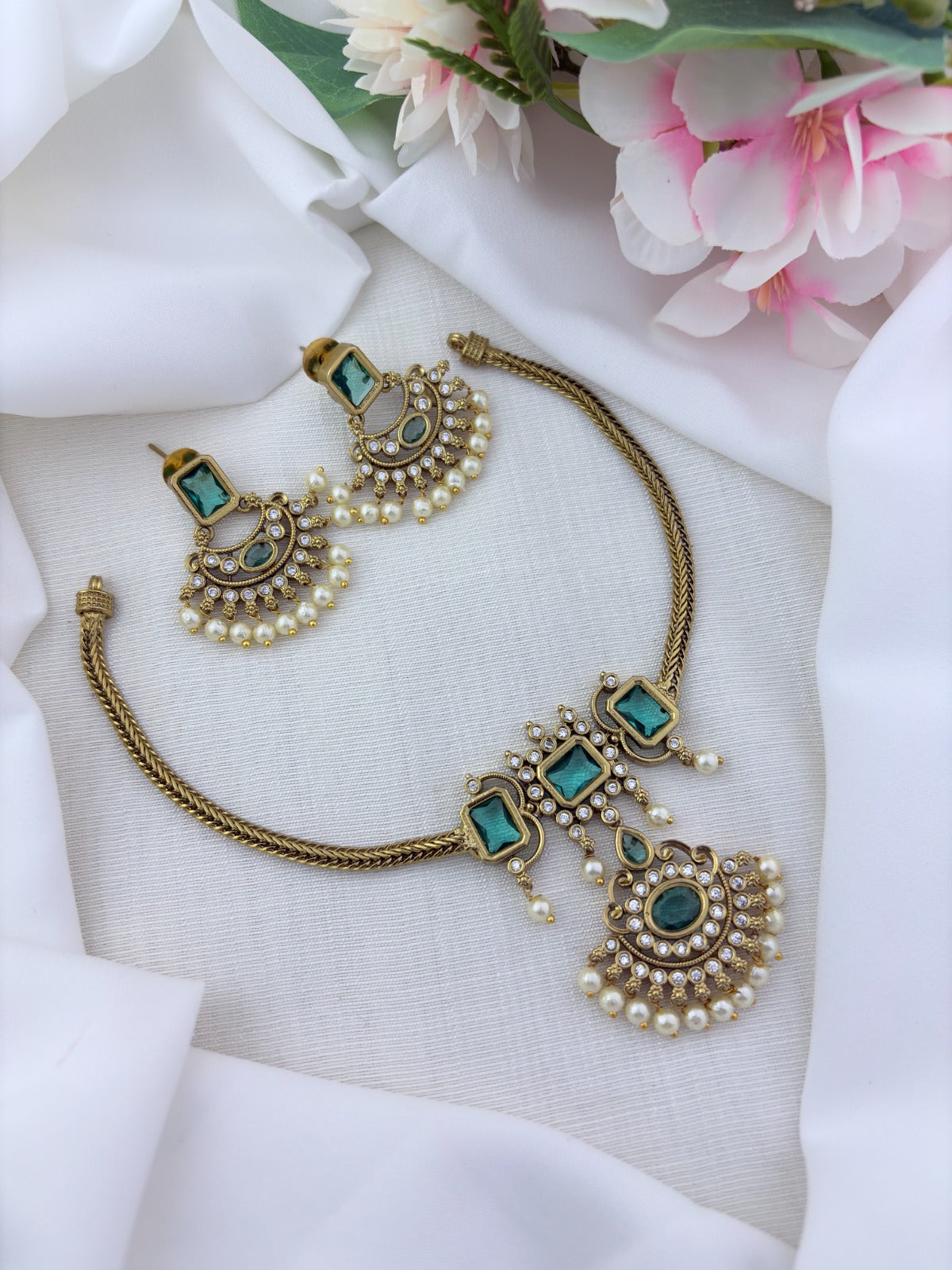 Traditional elegance added to a modern trendy style - Premium matte finish necklace and earrings adorned with classic stones and pearls