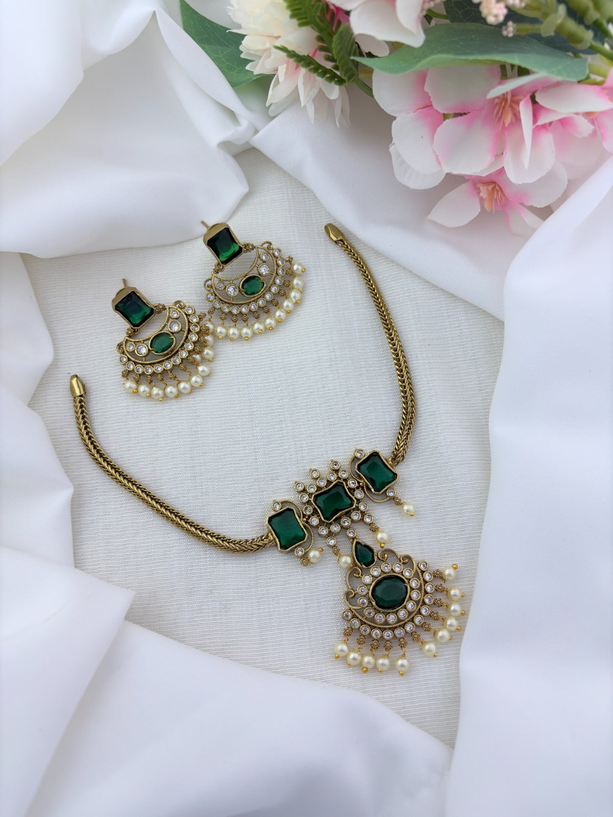 Traditional elegance added to a modern trendy style - Premium matte finish necklace and earrings adorned with classic stones and pearls