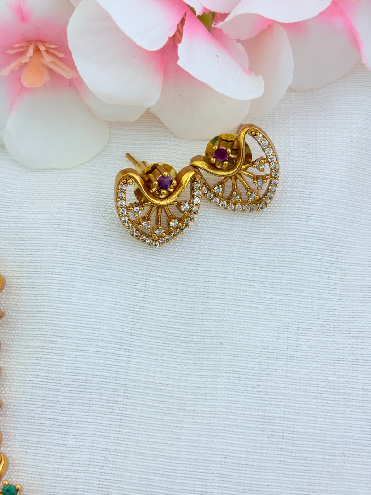 Minimal yet stylish AD necklace  in Premium matte finish with matching earrings